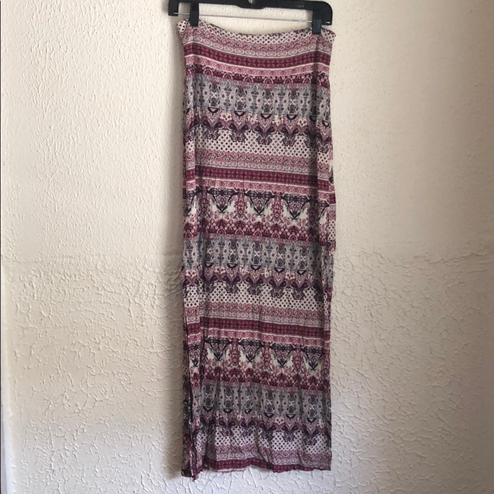 Long skirt with two slits